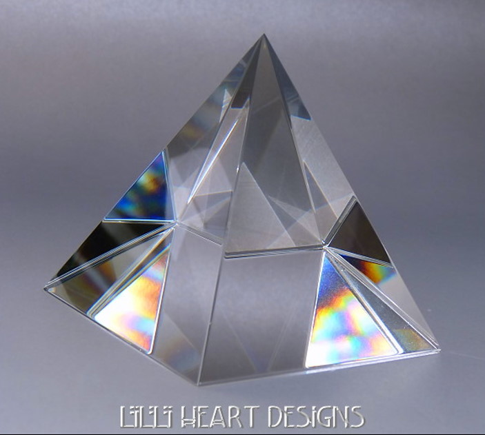 GIANT CLEAR FINE CRYSTAL PYRAMID PRISM PAPERWEIGHT 80MM RAINBOW MAKE ...