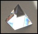 BEAUTIFUL CRYSTAL CLEAR EGYPTIAN PYRAMID 30MM PRIS