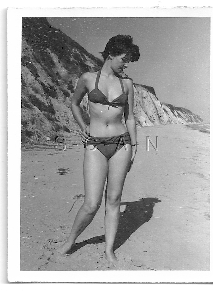 884px x 1210px - Org Vintage Semi Nude 40s-60s RP- Endowed Brunette- Bikini- Beach- Legs |  eBay
