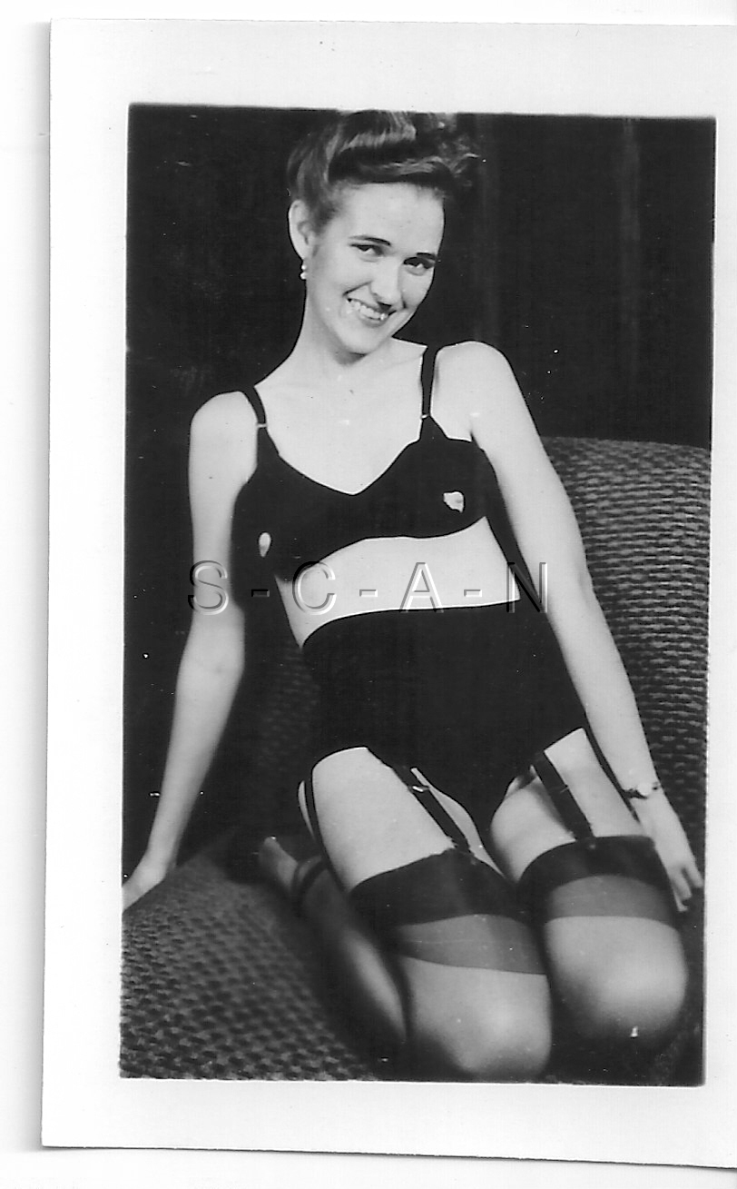 Org Vintage 1940s-60s Semi Nude RP- Mature Woman Lift 