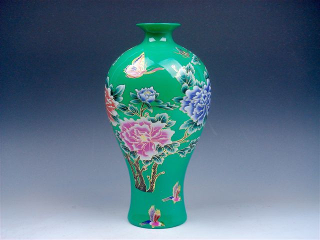 Gold Famille Rose Gilt Green Porcelain Flower 05091704 Gilt Vase