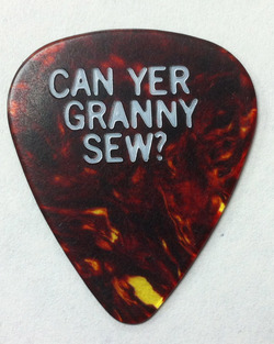 【希少】 Iron Maiden/Dave Murray/Guitar Pick IRON MAIDEN DAVE MURRAY SIGNATURE VINTAGE TOUR GUITAR PICK