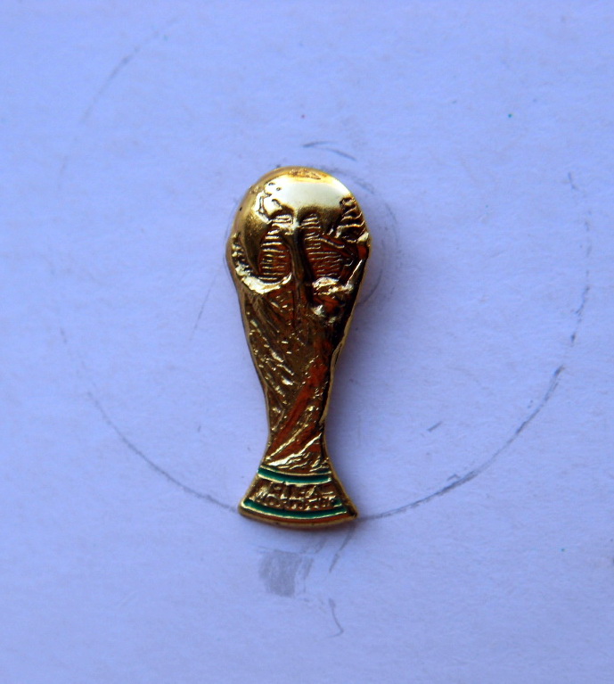 【メーカー直送】 1990 Italy gold PIN FIFA Football SOCCER Italia 90 World Cup スポーツゲーム(野球盤等)