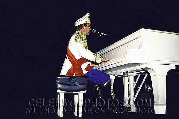 ELTON JOHN 1982 IN CONCERT ON PIANO (2) RARE 8x10 PHOTOS 