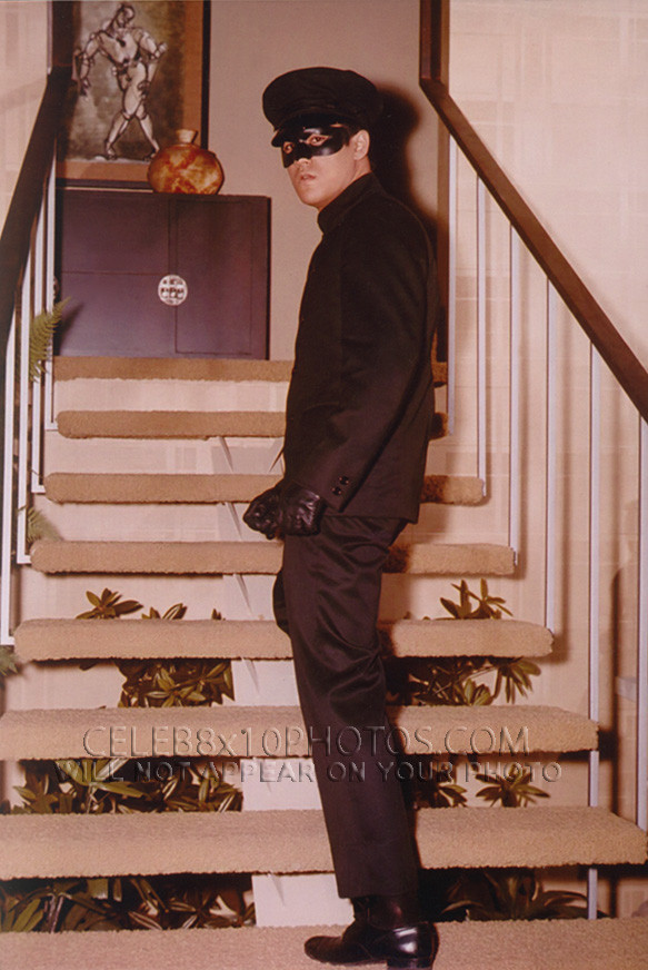 GREEN HORNET BRUCE LEE AT HOME (2) RARE 8x10 PHOTOS 