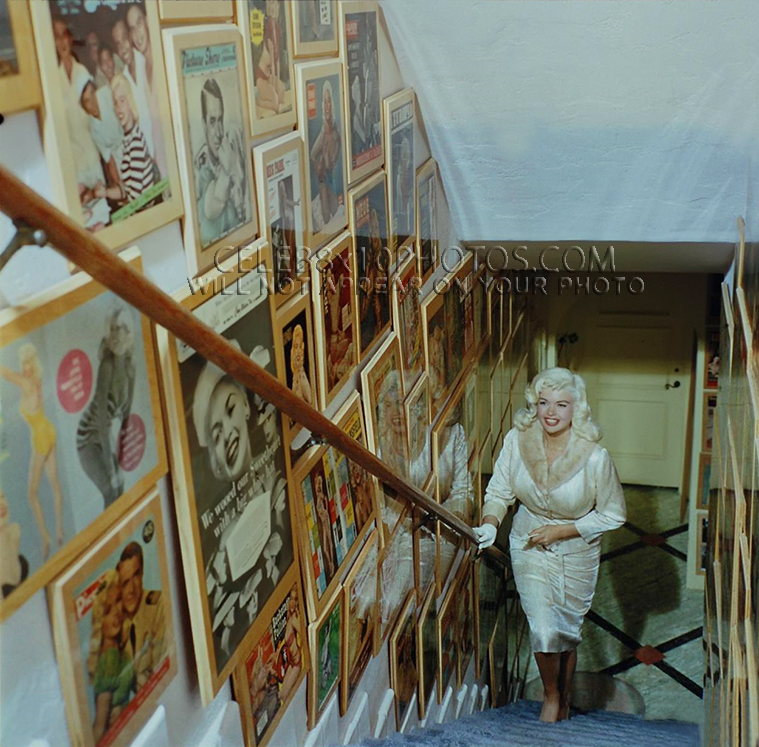JAYNE MANSFIELD INSIDE HER HOME (1) RARE 8x10 PHOTO