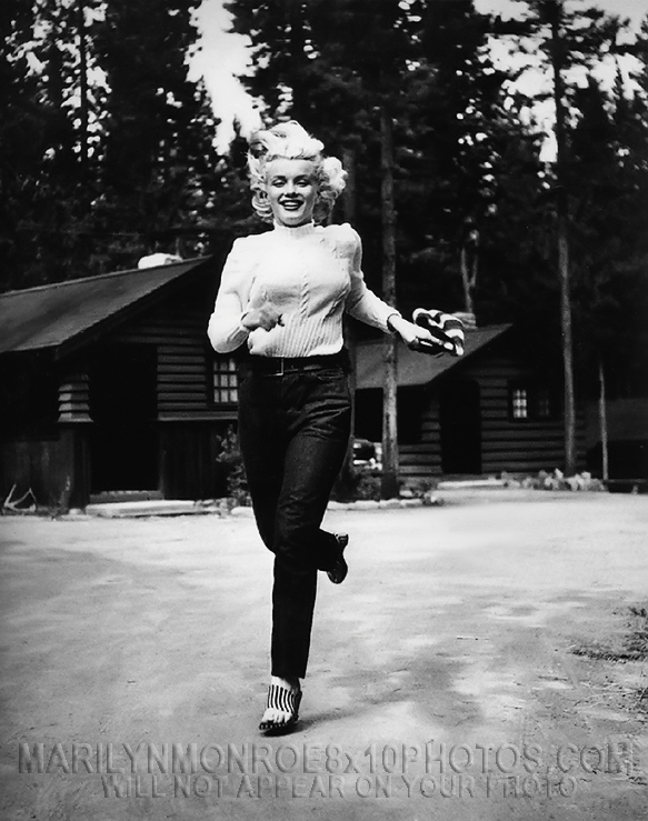 MARILYN MONROE RUNNiNG in the WOODS (1) RARE 8x10 PHOTO