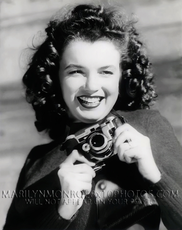 MARILYN MONROE 1943 TAKING PICTURES (2) RARE 8x10 PHOTOS 
