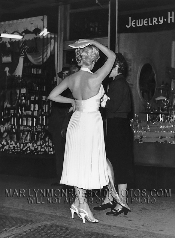 MARILYN MONROE 7YRITCH SUBWAYPRESHOOT (2) RARE 8x10 PHOTOS 