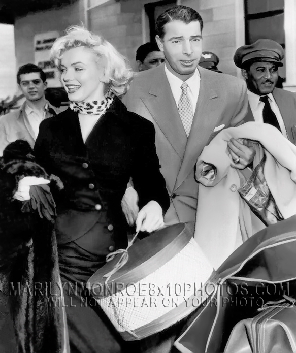 MARILYN MONROE AIRPORT with JOE(1) RARE 8x10 PHOTO