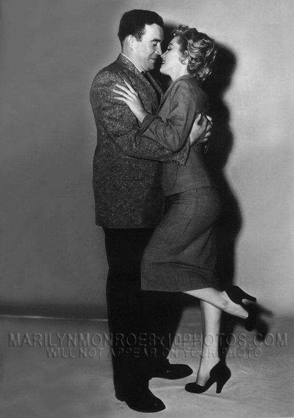 MARILYN MONROE a LEG UP FOR A KISS (1) RARE 8x10 PHOTO