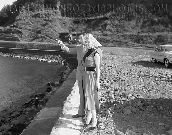 MARILYN MONROE At WATERFRONT with JOE (1) RARE 8x10 PHOTO