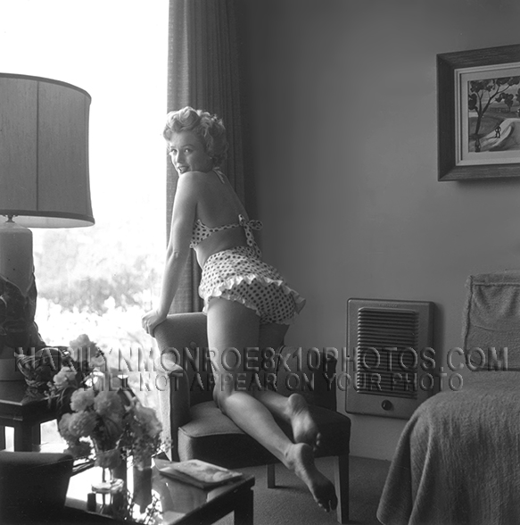 MARILYN MONROE BABYDOLL ON HER KNEES (2) RARE 8x10 PHOTOS 