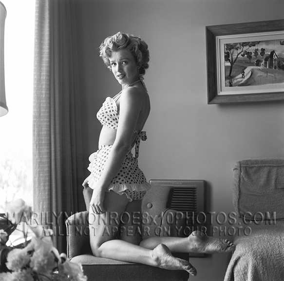 MARILYN MONROE BABYDOLL ON HER KNEES (2) RARE 8x10 PHOTOS