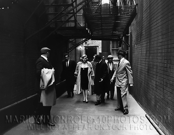 MARILYN MONROE BACK ALLEY BEAUTY(1) RARE 8x10 PHOTO