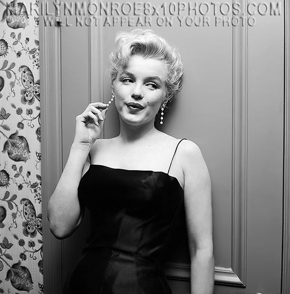 MARILYN MONROE BEAUTY and a DOOR (1) RARE 8x10 PHOTO