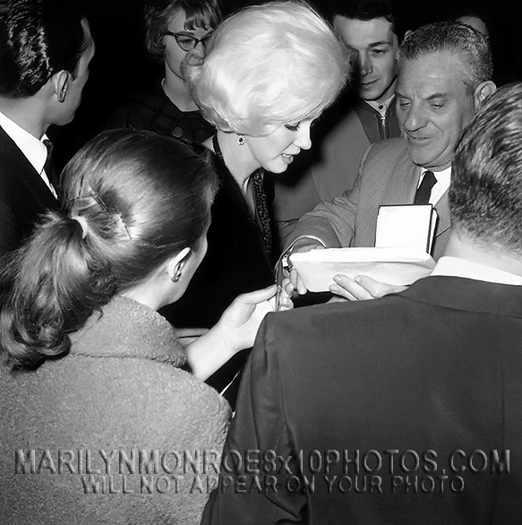 MARILYN MONROE BEAUTY AT SIGNING (1) RARE 8x10 PHOTO