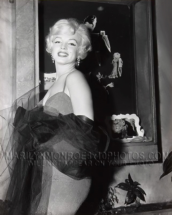 MARILYN MONROE BEAUTY GOING TO aPARTY (1) RARE 8x10 PHOTO