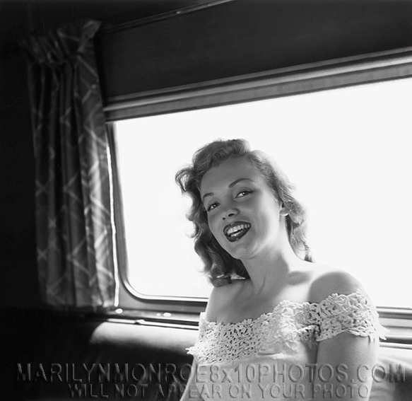 MARILYN MONROE BEAUTY ON A TRAIN (1) RARE 8x10 PHOTO