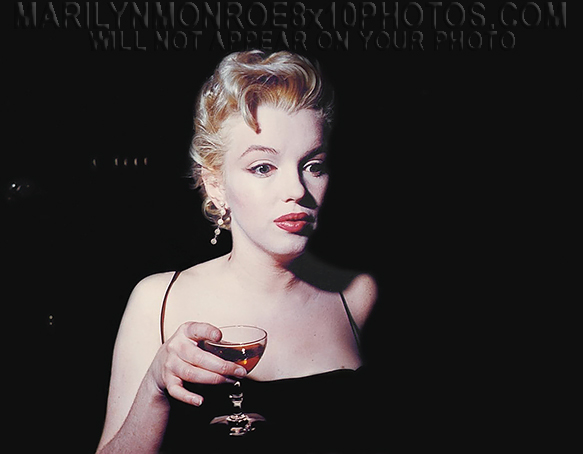 MARILYN MONROE BEWILDERED wCOCKTAIL (1) RARE 8x10 PHOTO