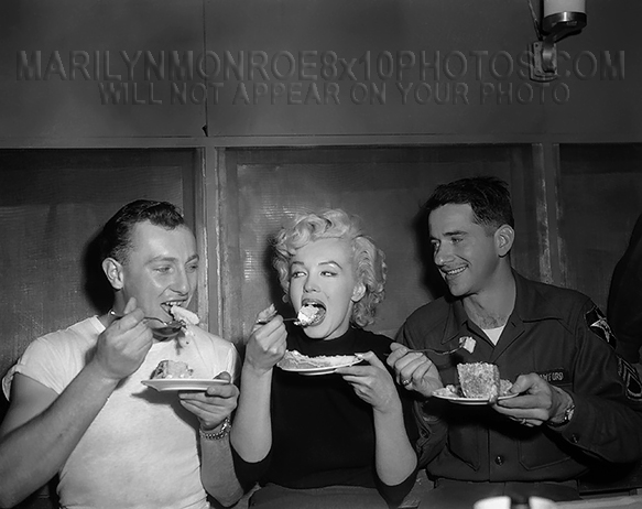 MARILYN MONROE BIRTHDAYCAKEwithTROOPS (2) RARE 8x10 PHOTOS 