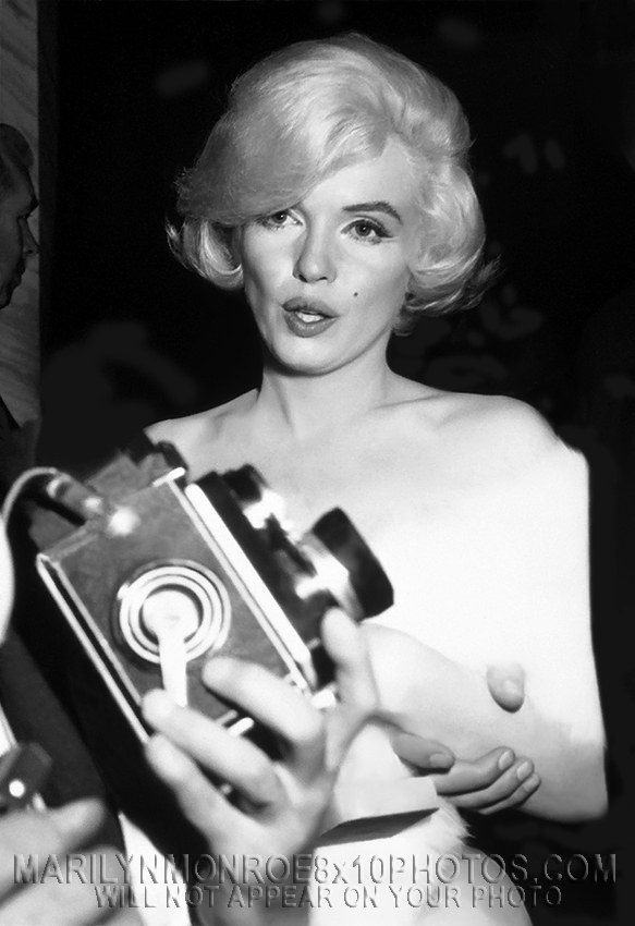 MARILYN MONROE CAMERA IN HER WAY(1) RARE 8x10 PHOTO