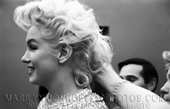 MARILYN MONROE CIRCUS SHOW BACKSTAGE (2) RARE 8x10 PHOTOS