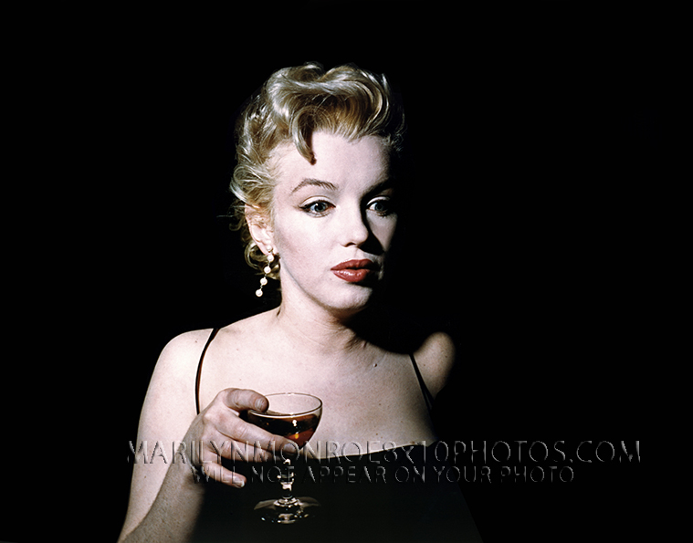 MARILYN MONROE COCKTAIL IN HAND (1) RARE 8x10 PHOTO