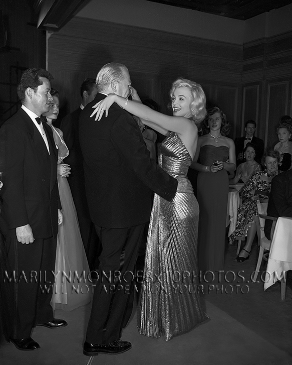 MARILYN MONROE DANCING IN GOLD LAME (1) RARE 8x10 PHOTO