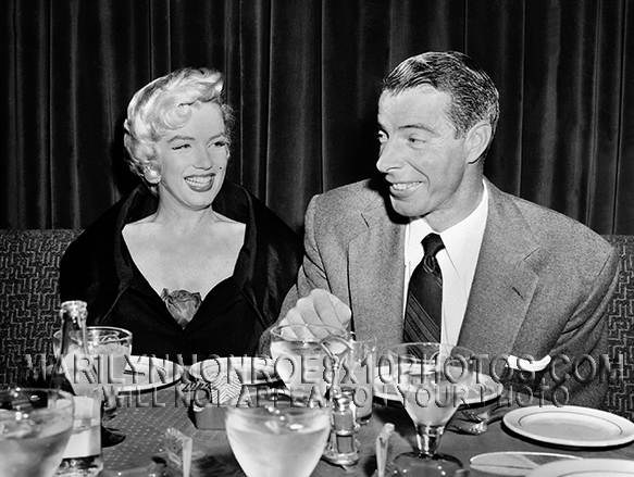 MARILYN MONROE DINNER with JOE(1) RARE 8x10 PHOTO