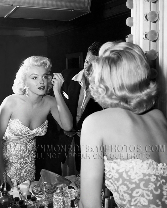 MARILYN MONROE DOING HER MAKEUP (1) RARE 8x10 PHOTO