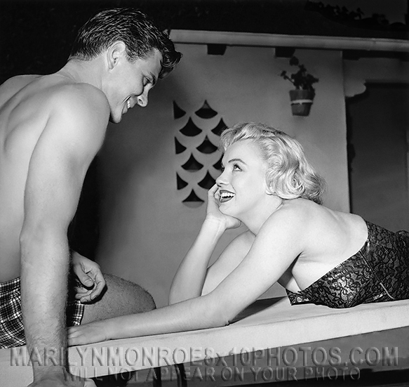 MARILYN MONROE DREAMY EYES FOR HUNK(1) RARE 8x10 PHOTO