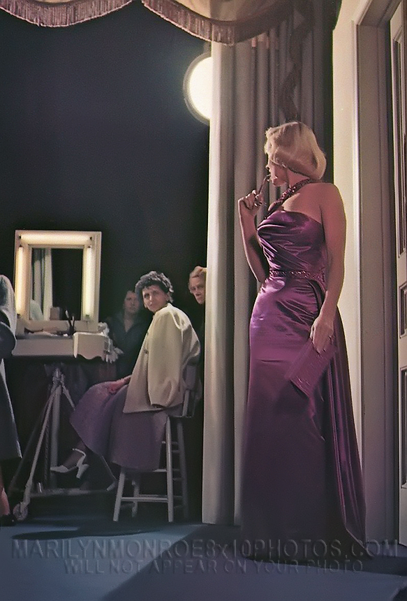 MARILYN MONROE DRESSINGROOM CHAT (1) RARE 8x10 PHOTO