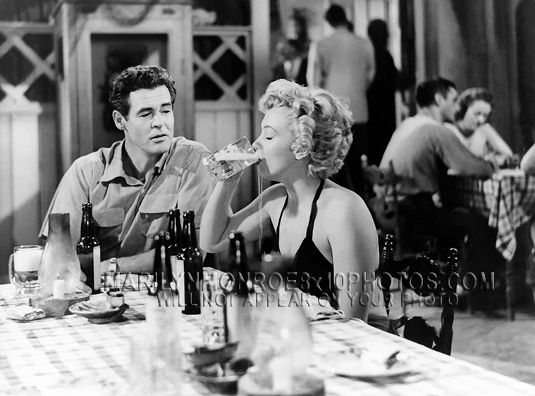 MARILYN MONROE DRINKING BEER ONSET(1) RARE 8x10 PHOTO