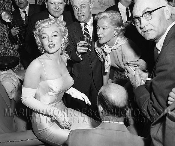 MARILYN MONROE EVERYBODY LOVES MARILYN (1) RARE 8x10 PHOTO