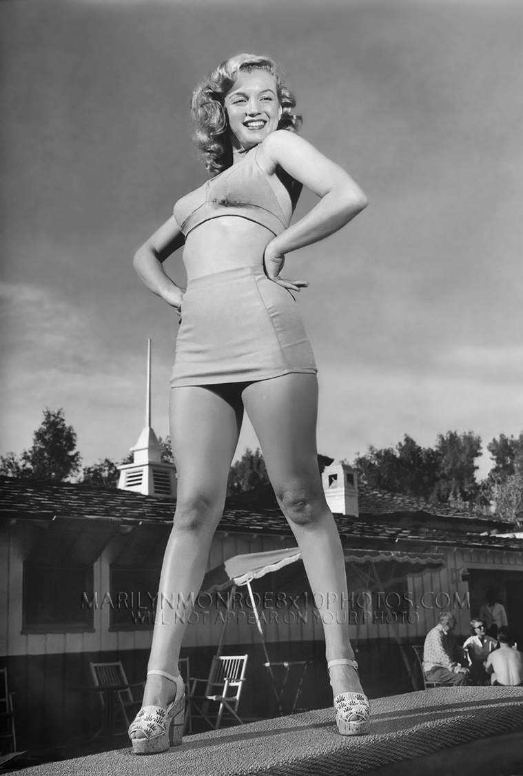 MARILYN MONROE GIANT IN A SWIMSUIT (1) RARE 8x10 PHOTO