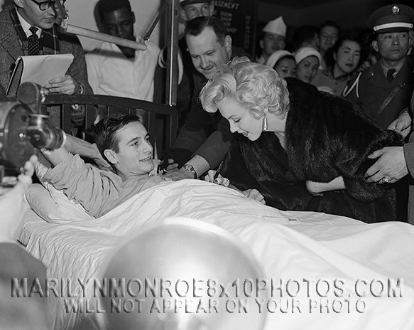 MARILYN MONROE GI HOSPITAL VISIT (1) RARE 8x10 PHOTO