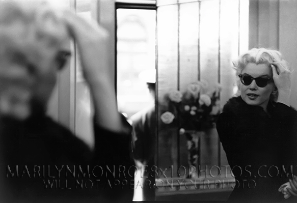 MARILYN MONROE GLASSES and FUR in NY (2) RARE 8x10 PHOTOS 