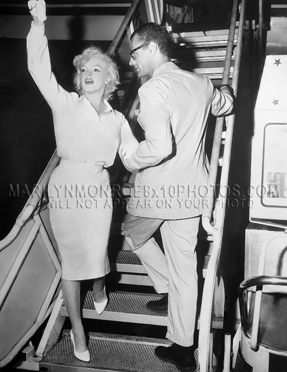 MARILYN MONROE GOODYBYE PLANE WAVE (1) RARE 8x10 PHOTO