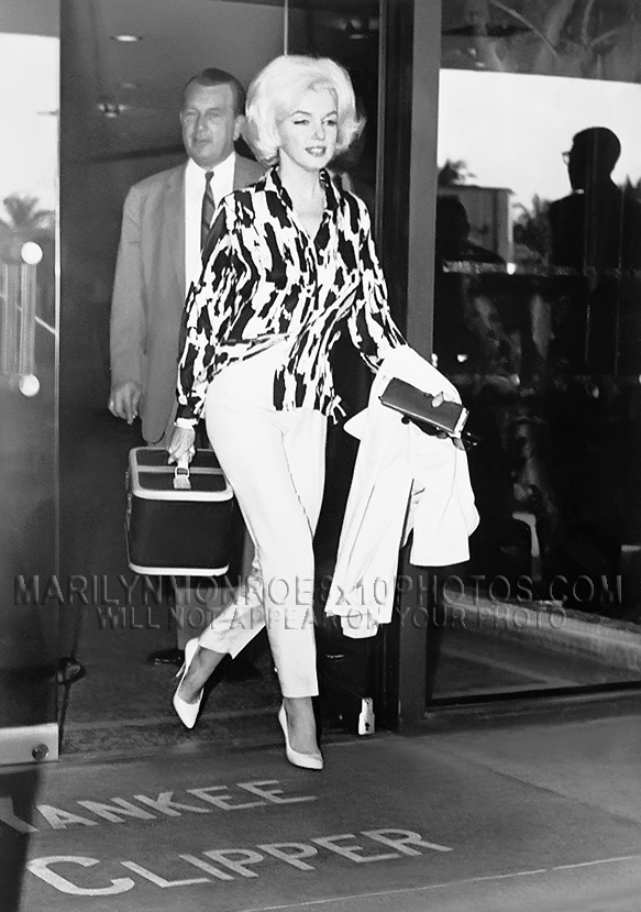 MARILYN MONROE HOTEL EXIT (1) RARE 8x10 PHOTO
