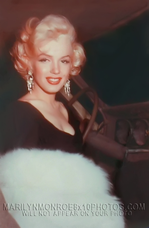 MARILYN MONROE IN CAR with WHITE STOLE(1) RARE 8x10 PHOTO