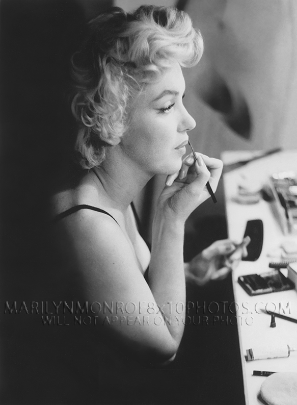 MARILYN MONROE inPRESHOW MAKEUP CHAIR (2) RARE 8x10 PHOTOS