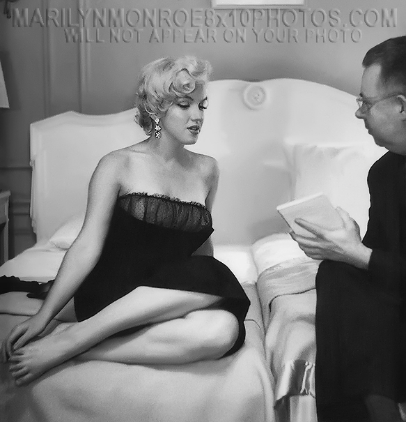 MARILYN MONROE INTERVIEW IN BED (1) RARE 8x10 PHOTO