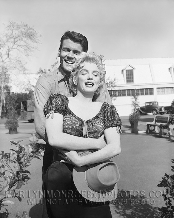 MARILYN MONROE IN THE ARMS OF CHET (1) RARE 8x10 PHOTO