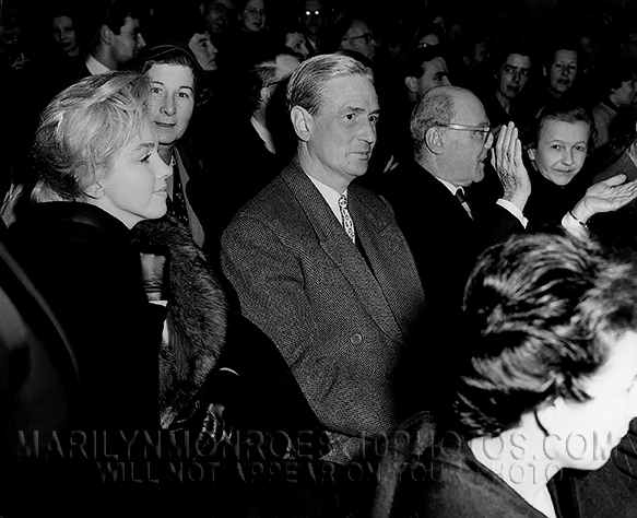 MARILYN MONROE IN THE AUDIENCE (1) RARE 8x10 PHOTO