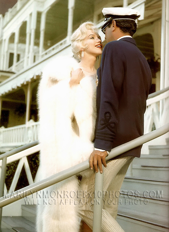 MARILYN MONROE KISSING TONY CURTIS (3) RARE 8x10 PHOTOS 