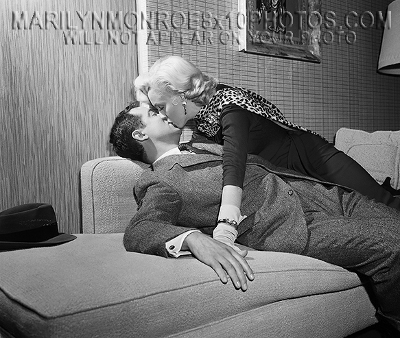 MARILYN MONROE KISS ME YOU FOOL ONSET (2) RARE 8x10 PHOTOS 