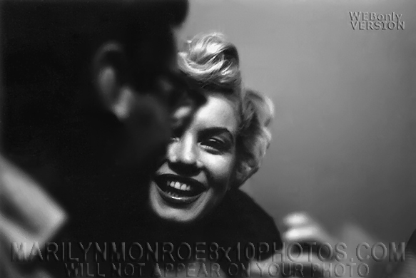 MARILYN MONROE LAUGHiNG with a friend(1) RARE 8x10 PHOTO