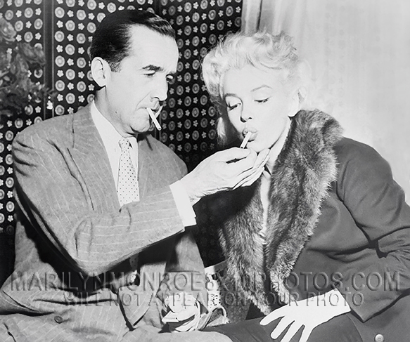 MARILYN MONROE LIGHTING MARILYNS SMOKE(1) RARE 8x10 PHOTO