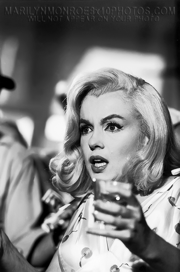 MARILYN MONROE MISFITS ACTUAL DRESS (3) RARE 8x10 PHOTOS 